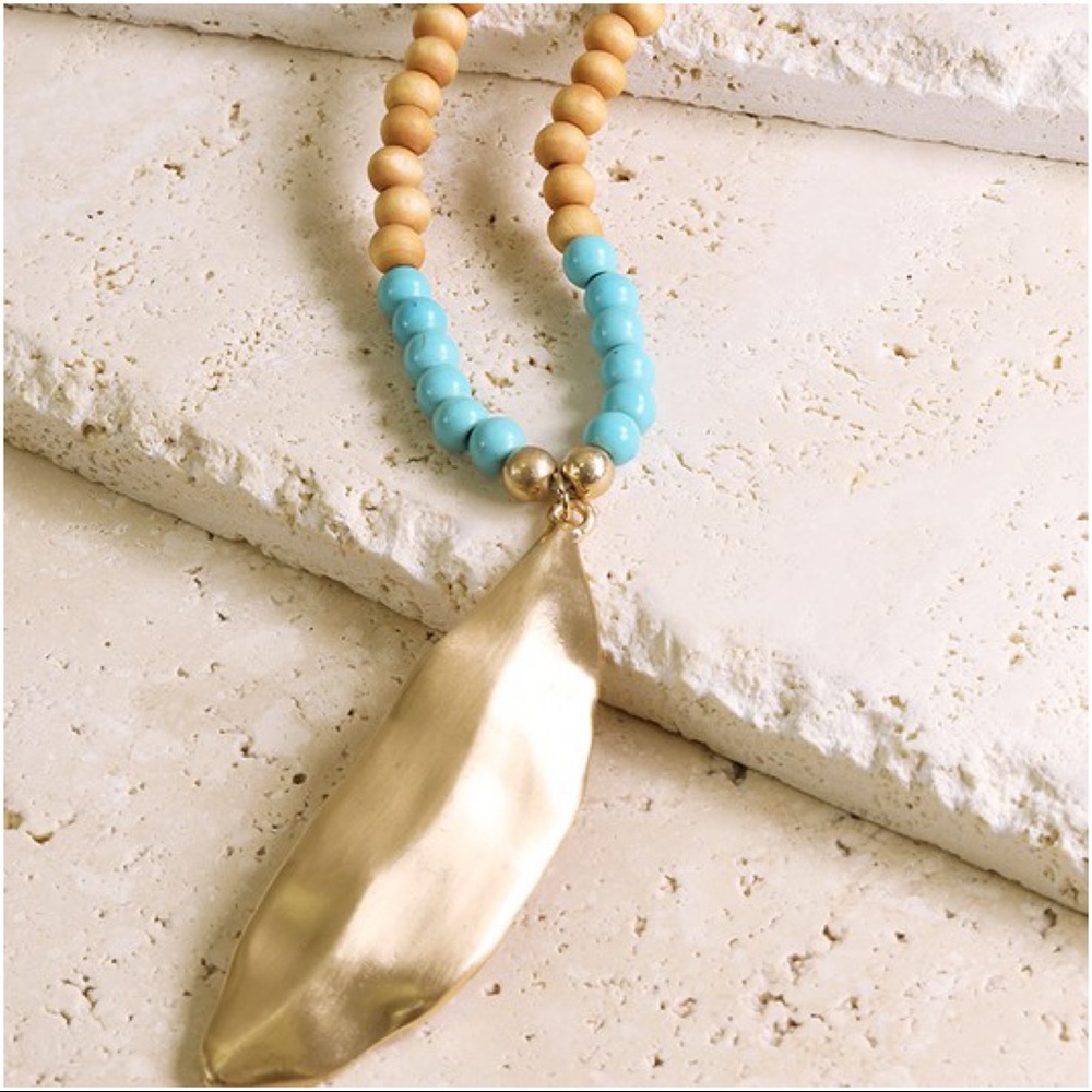✨LAST ONE✨Turquoise beaded Gold Feather Necklace - Picture 3 of 3